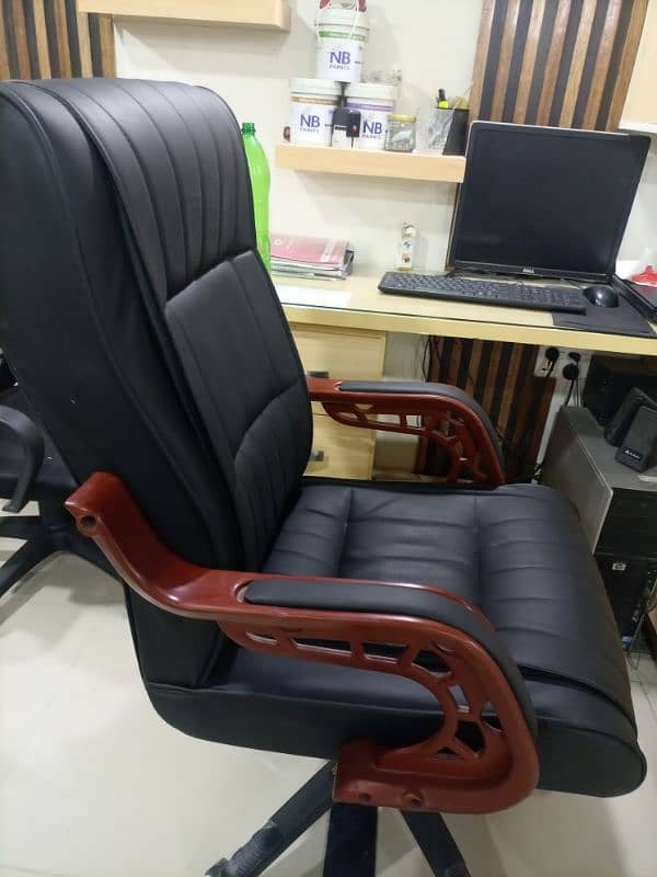 office executive chair Black color 4