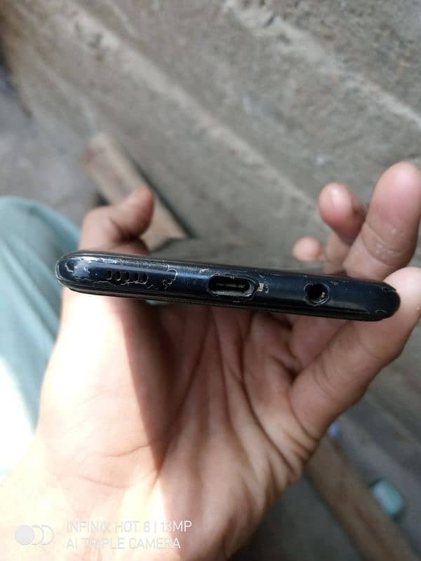 I am selling Samsung a30s 1