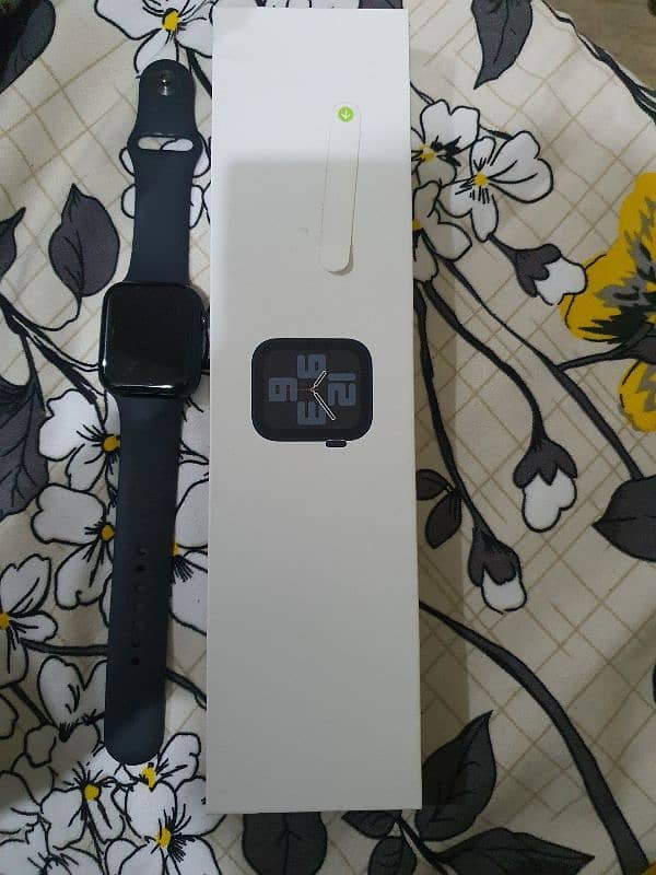 Apple watch SE 2nd Gen 44mm (smart watch) 0