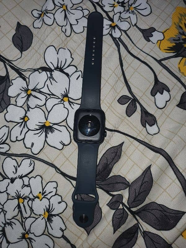 Apple watch SE 2nd Gen 44mm (smart watch) 3