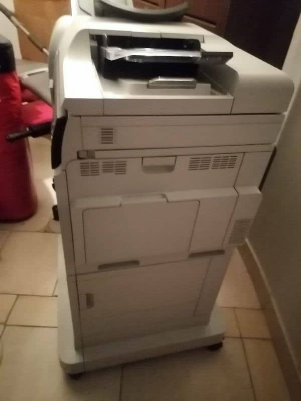 HP colour laserjet MFP 4540 1