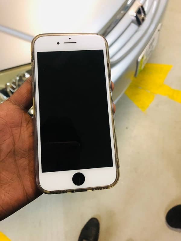 iPhone 8  . . 64 gb non pta 1