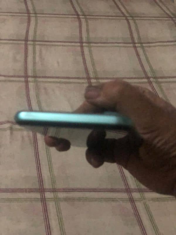 I am selling Tecno camon 17 6/128 1