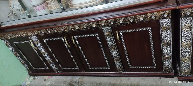 1 dressing table in good condition. . . 1