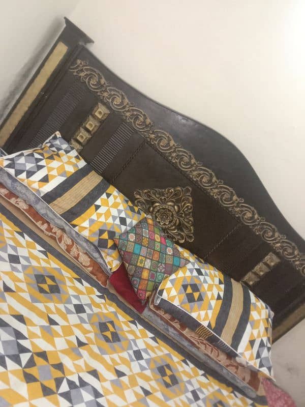 king size bed in good condition urgent sale 0