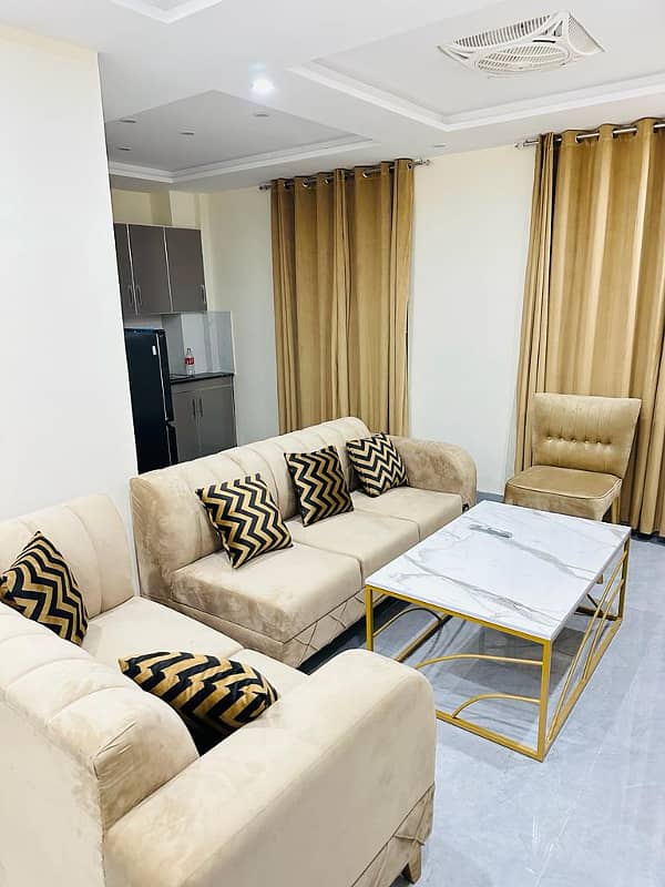 One bedroom VIP apartment for rent on daily basis in bahria town 0