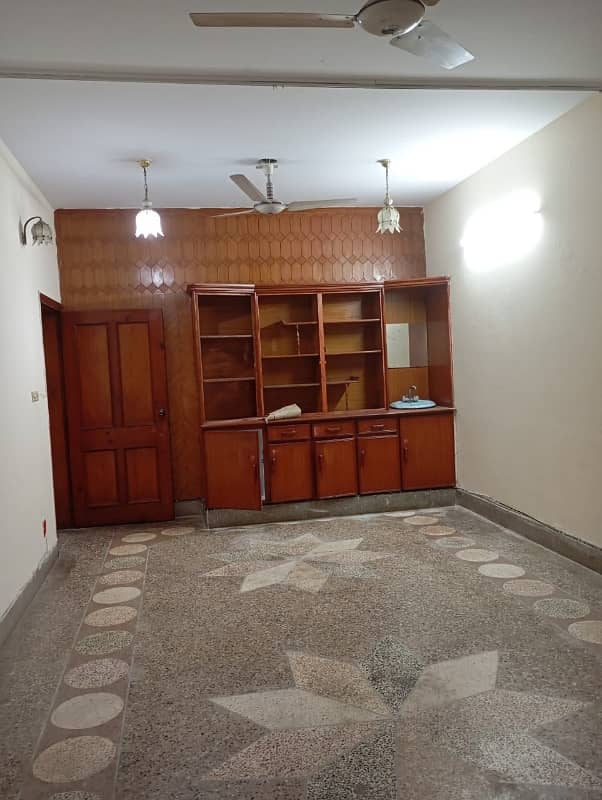 3 Bed DD 3 Bath Kitchen Upper Portion For Rent 4