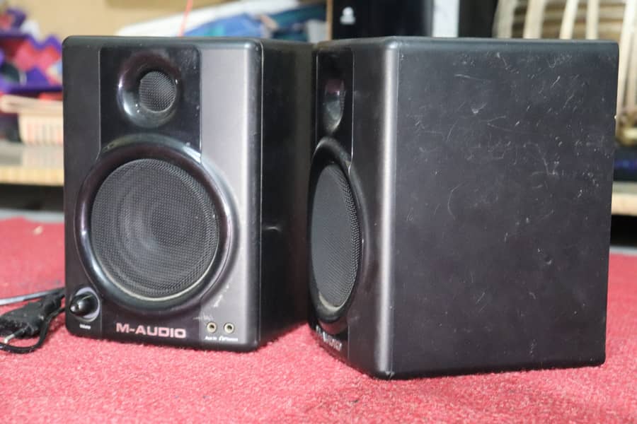 Studiophile M-Audio AV ( 30 ) Studio Monitors Pair 1