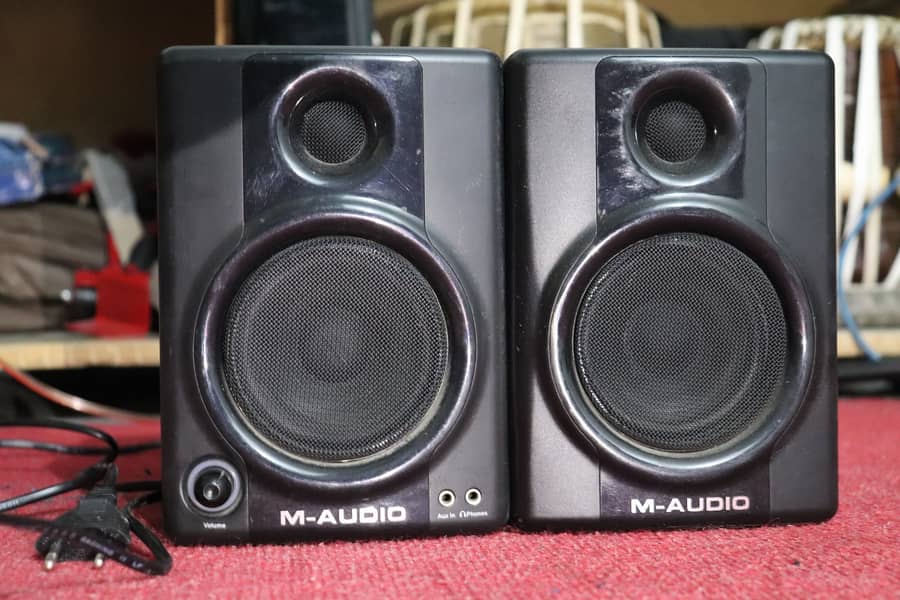 Studiophile M-Audio AV ( 30 ) Studio Monitors Pair 2