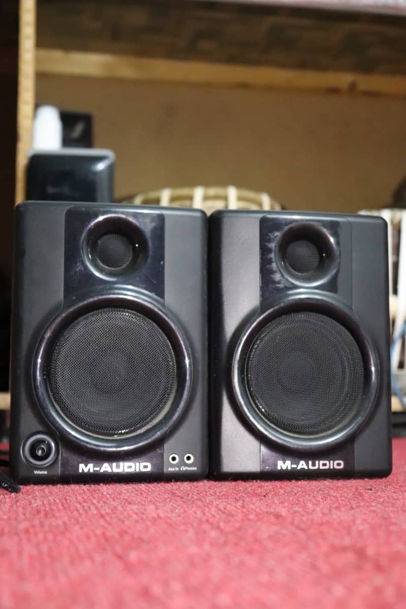 Studiophile M-Audio AV ( 30 ) Studio Monitors Pair 3