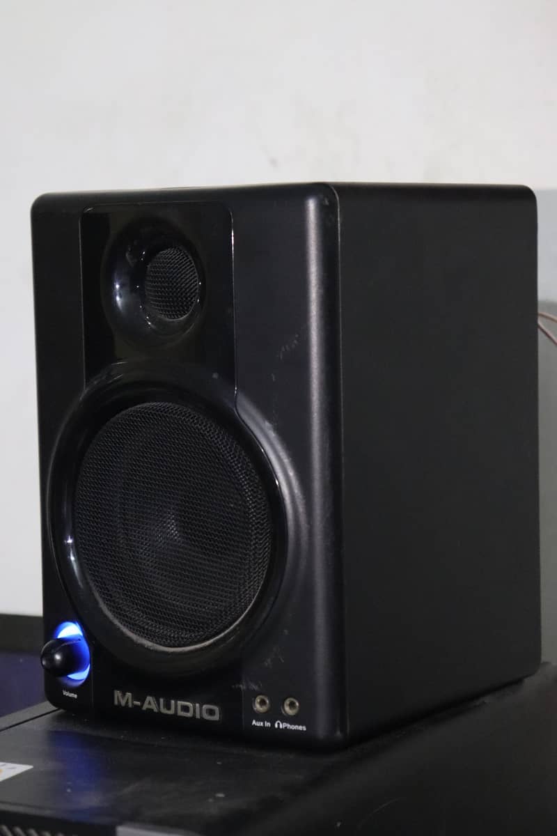 Studiophile M-Audio AV ( 30 ) Studio Monitors Pair 7