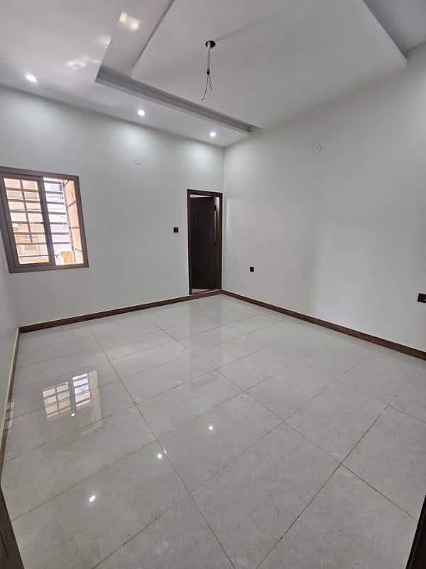 gulshan e iqbal block 3 lowerportion 3 bed dd well maintained reday to move 0