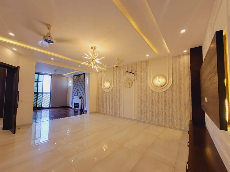 10 Maral most beautiful house for sale Statelife housing lahore 12