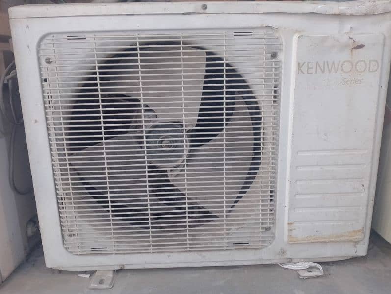 urgent sale AC Kenwood  1 tan 2