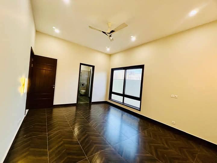 gulshan e iqbal block 5 upper portion 3 bed dd well maintained reday to move 6