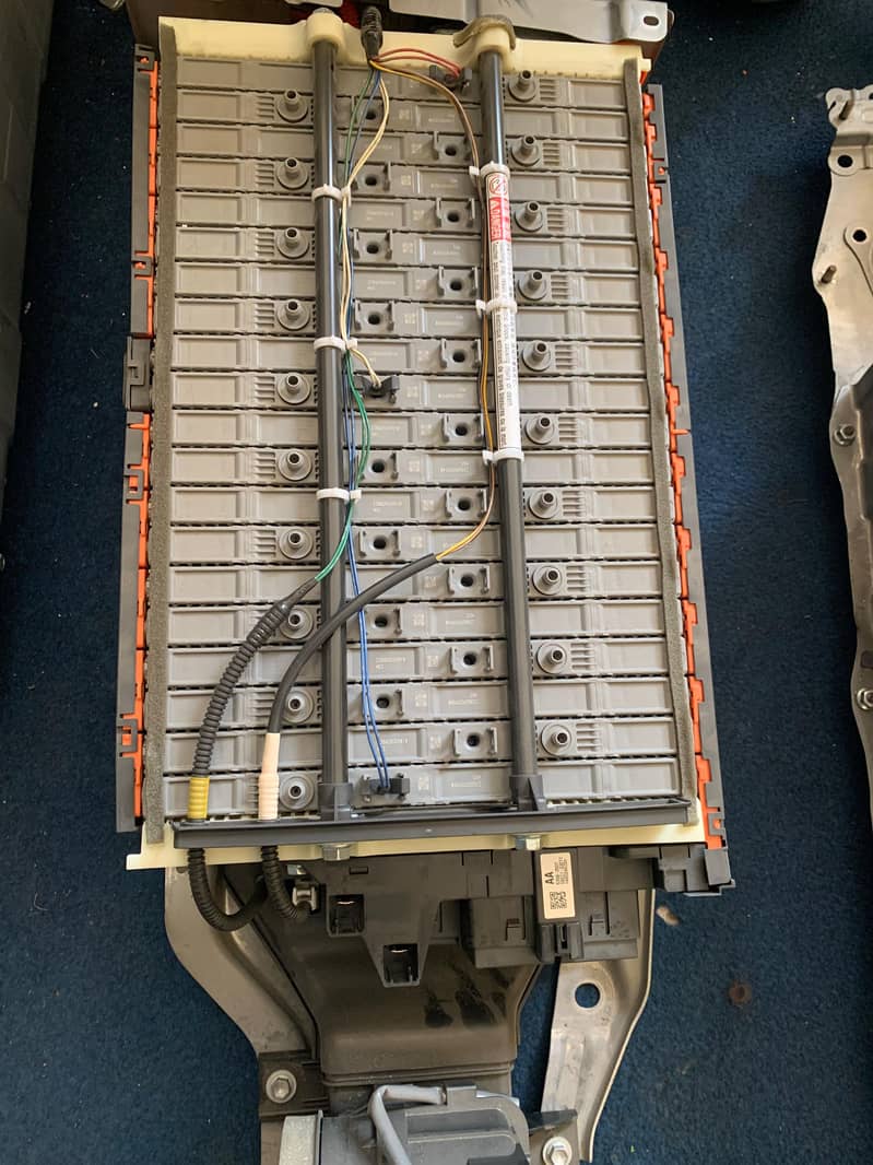 Prius 1.8 Hybrid battery• and lithium battery• important to the Japan 3