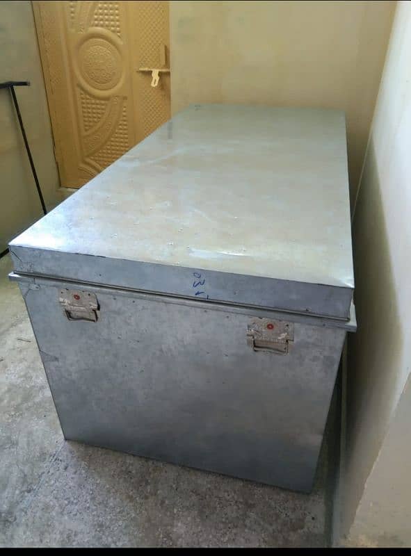 Steel Trunk with Stand 0