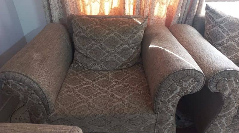 7 Seater sofa set in solid wood 1