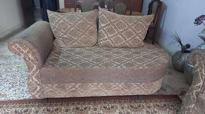 7 Seater sofa set in solid wood 4