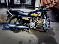 Honda 125 2007 model condition 10by10 copy file clear urgent sale