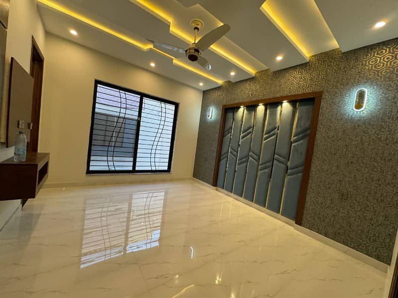 10 MARLA FACING PARK LIKE BRAND NEW HOUSE FOR RENT IN JASMINE BLOCK SECTOR C BAHRIA TOWN LAHORE 7