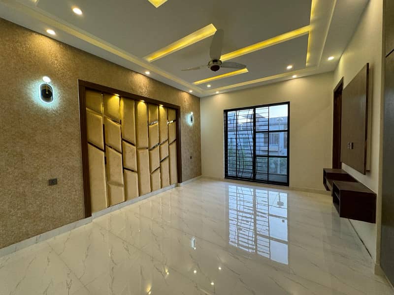 10 MARLA FACING PARK LIKE BRAND NEW HOUSE FOR RENT IN JASMINE BLOCK SECTOR C BAHRIA TOWN LAHORE 10