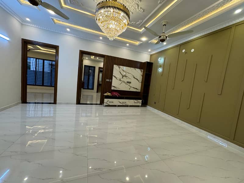 10 MARLA FACING PARK LIKE BRAND NEW HOUSE FOR RENT IN JASMINE BLOCK SECTOR C BAHRIA TOWN LAHORE 26