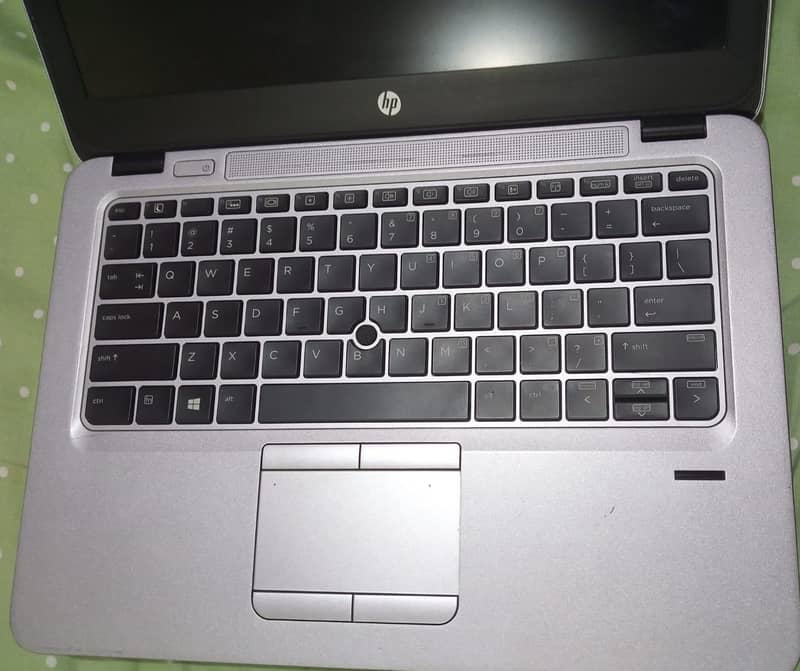 HP Elitebook 820 G4 1