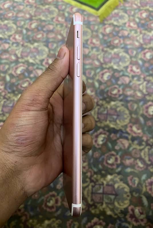 IPhone 7 Plus PTA Approved 32 Gb With Box Sealed Phone. 4