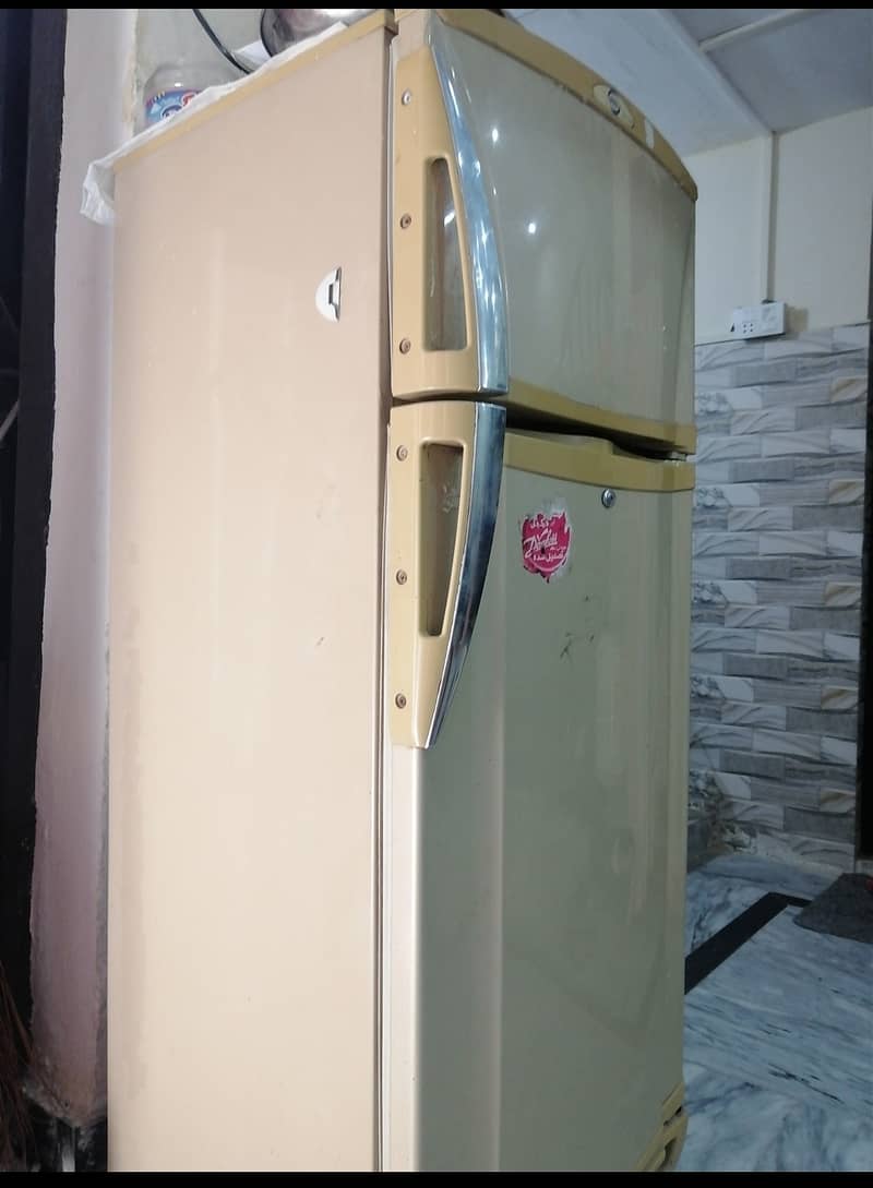 Pell fridge Good Condition Home used. . 1