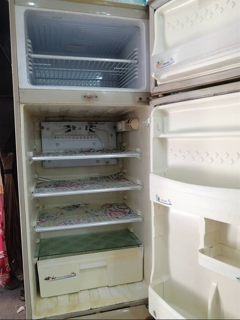 Pell fridge Good Condition Home used. . 2