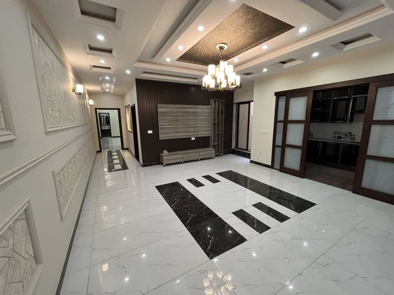 10 Marla House For Sale In The Perfect Location Of Nawab Town - Block D 10