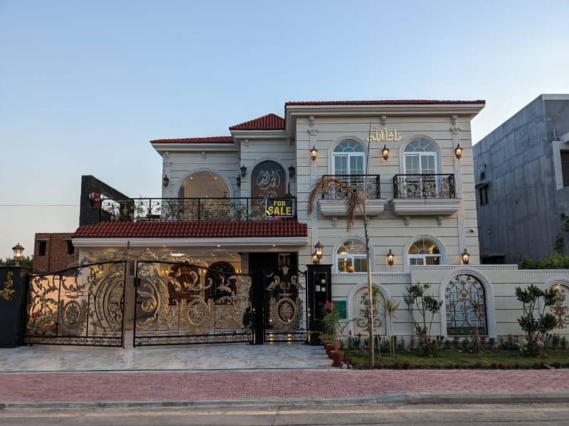 A BEAUTIFUL 1 KANAL HOUSE FOR SALE IN SHAHEEN BLOCK SECTOR B BAHRIA TOWN LAHORE 0