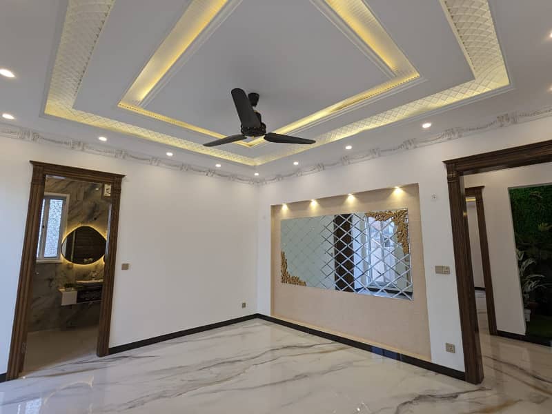 A BEAUTIFUL 1 KANAL HOUSE FOR SALE IN SHAHEEN BLOCK SECTOR B BAHRIA TOWN LAHORE 26