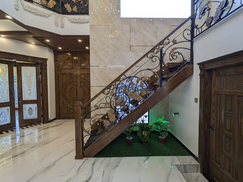 A BEAUTIFUL 1 KANAL HOUSE FOR SALE IN SHAHEEN BLOCK SECTOR B BAHRIA TOWN LAHORE 33