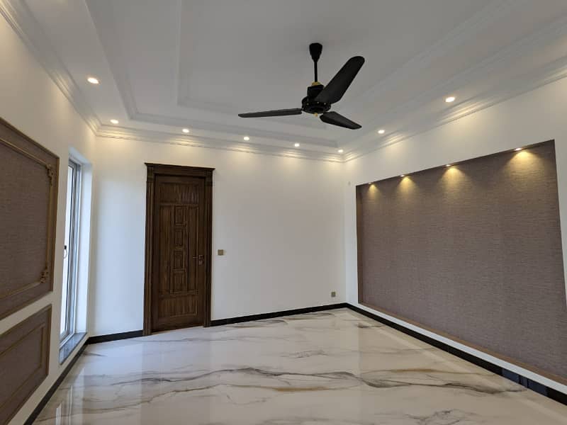 A BEAUTIFUL 1 KANAL HOUSE FOR SALE IN SHAHEEN BLOCK SECTOR B BAHRIA TOWN LAHORE 40