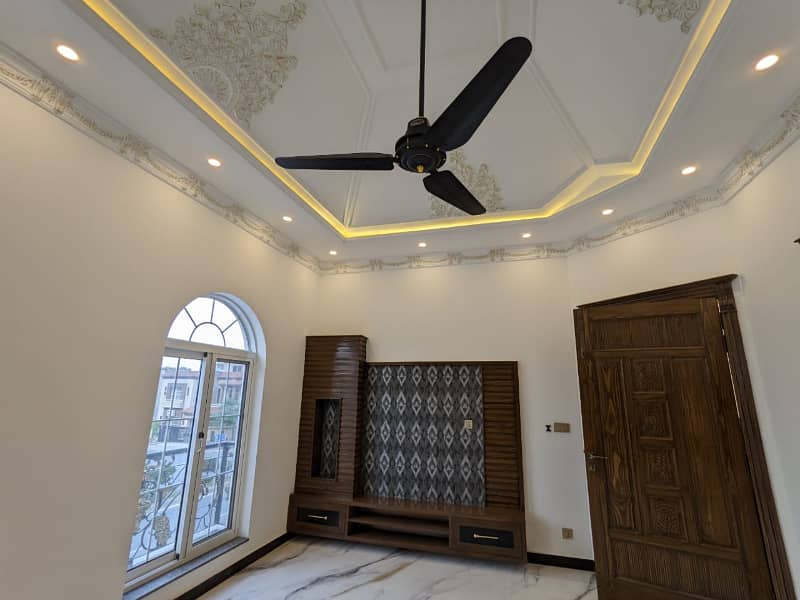 A BEAUTIFUL 1 KANAL HOUSE FOR SALE IN SHAHEEN BLOCK SECTOR B BAHRIA TOWN LAHORE 46