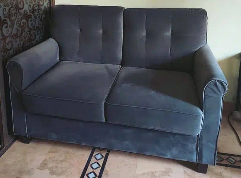 4 seater Sofa with table 0