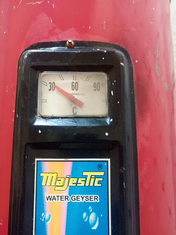 Electric 15 gallon geyser good condition 9/10 1