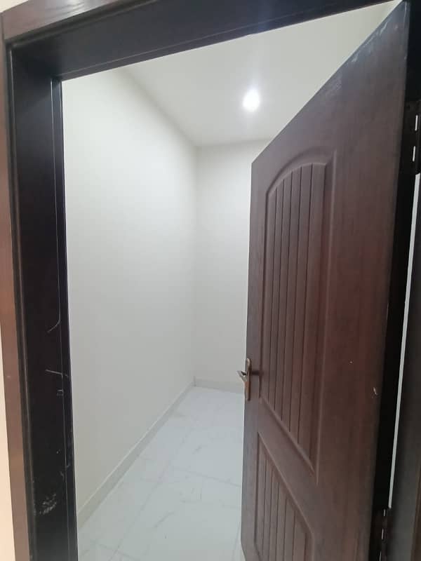 Prime Location 10 Marla Upper Portion For rent In Beautiful Jubilee Town - Block C 6