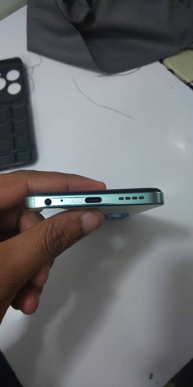 Infinix hot 40i ram 8+8/128 5