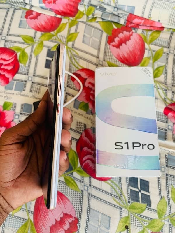 vivo s1 pro 8/128 Gb with box and charger 7