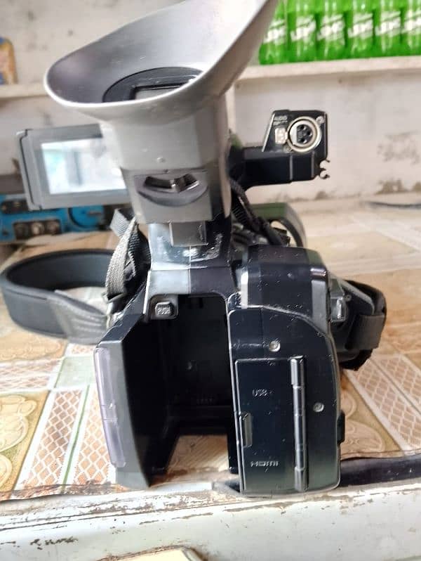 Panasonic PV100 Video Camera for Sale with Extra Battery, Box, 6