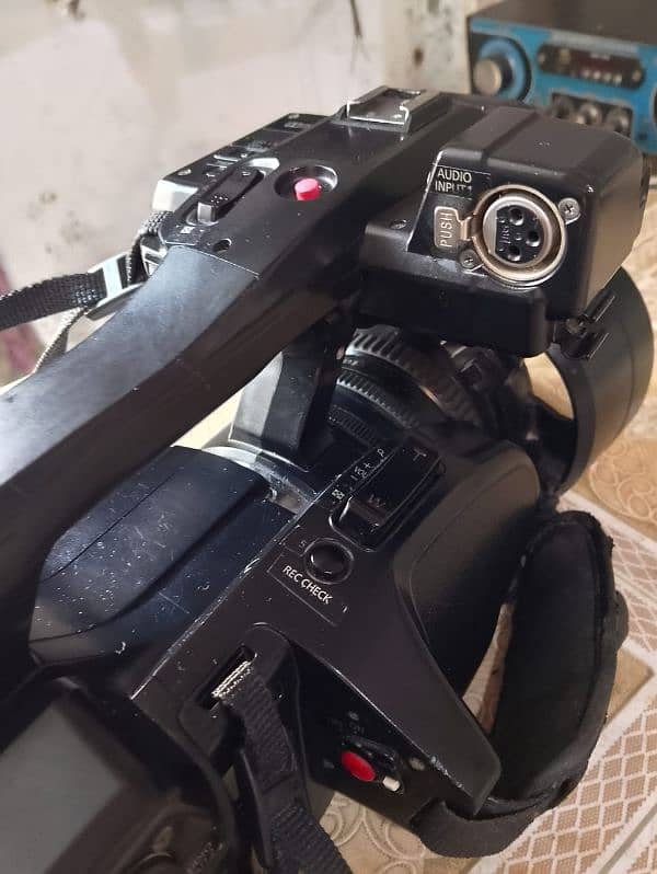 Panasonic PV100 Video Camera for Sale with Extra Battery, Box, 10