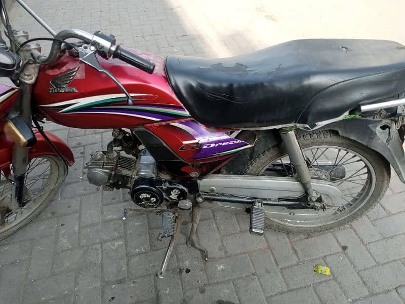 Honda dream CD 70 for sale file nhi hai orignal book hai 3