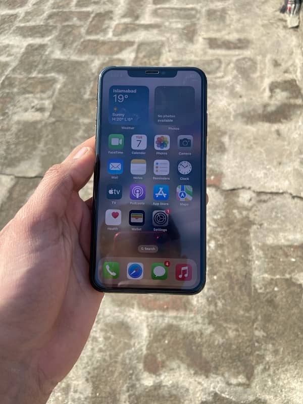 iphone xs max all ok 64 gb non pta with box 5