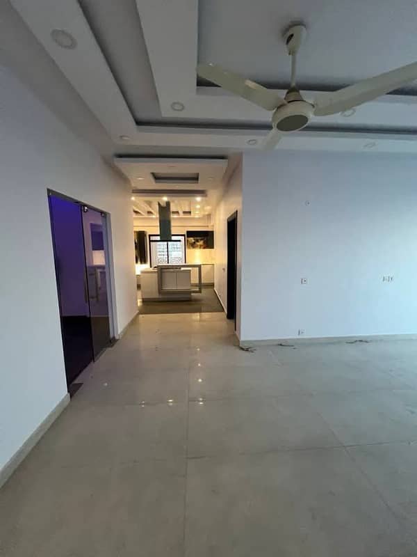 gulshan e iqbal block 2 silent commercial office reday to move 60 ft road prime lo 5