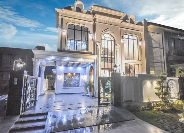 DHA Phase 7, 10 Marla, 04 Bed, Luxurious House For Sale. 0