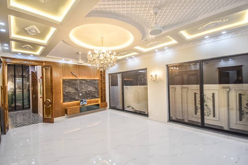 DHA Phase 7, 10 Marla, 04 Bed, Luxurious House For Sale. 18