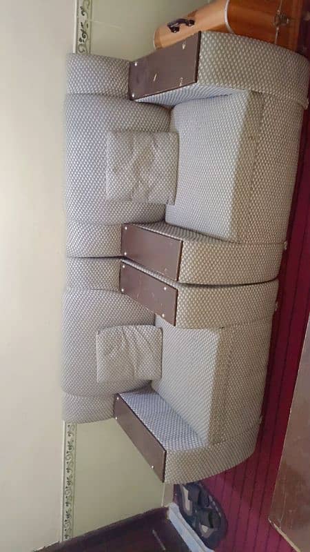 Sofa set haii or sath ik tabel haii 5